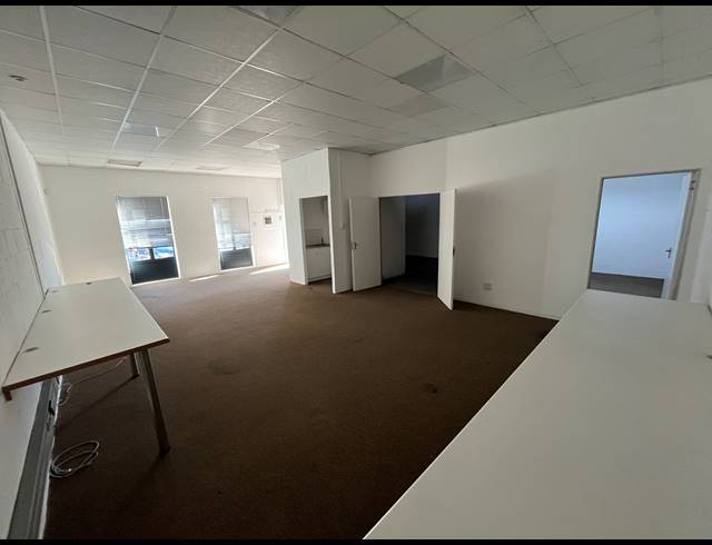 102M² WAREHOUSE TO LET IN MILNERTON CENTRAL